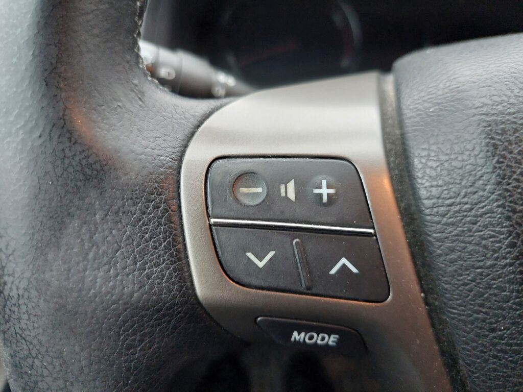 Toyota Avensis 2011 Vihreä