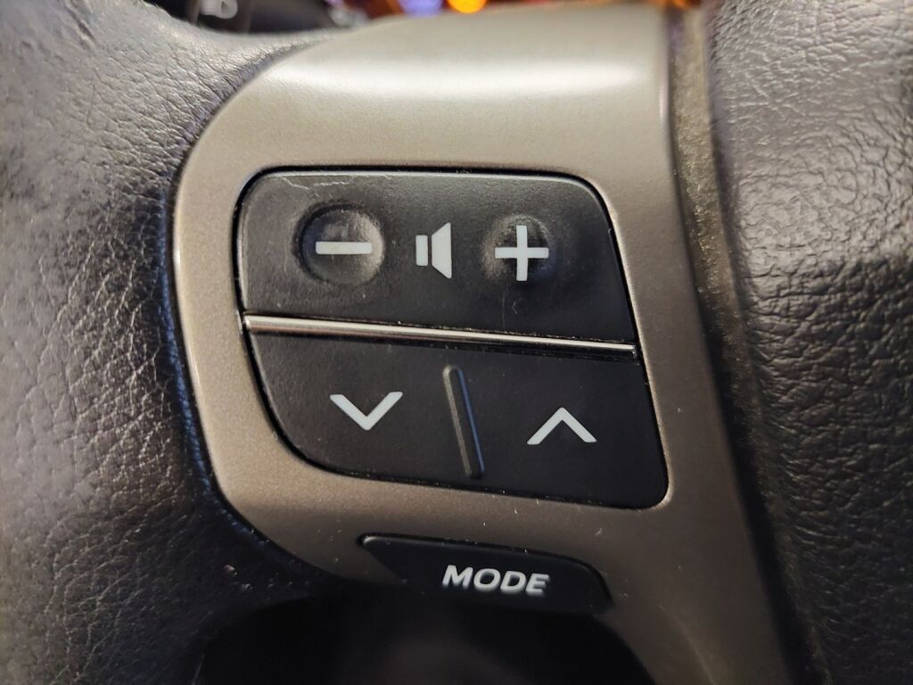 Toyota Avensis 2011 Vihreä