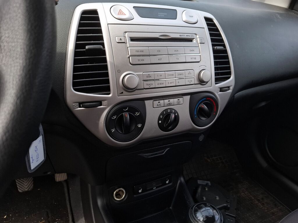 Hyundai i20 2011 Punainen