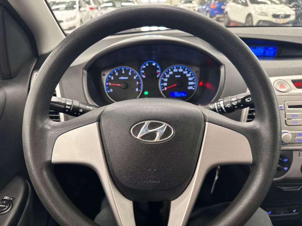 Hyundai i20 2011 Punainen