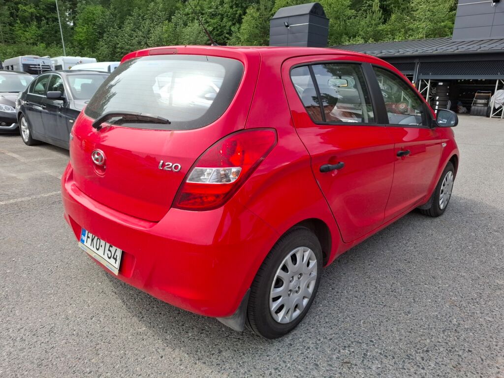 Hyundai i20 2011 Punainen