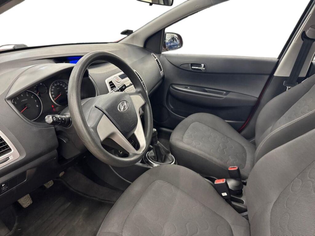 Hyundai i20 2011 Punainen