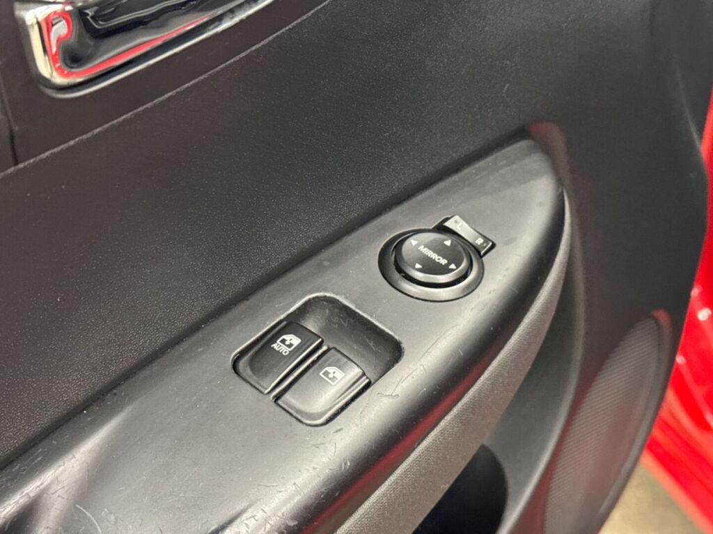 Hyundai i20 2011 Punainen