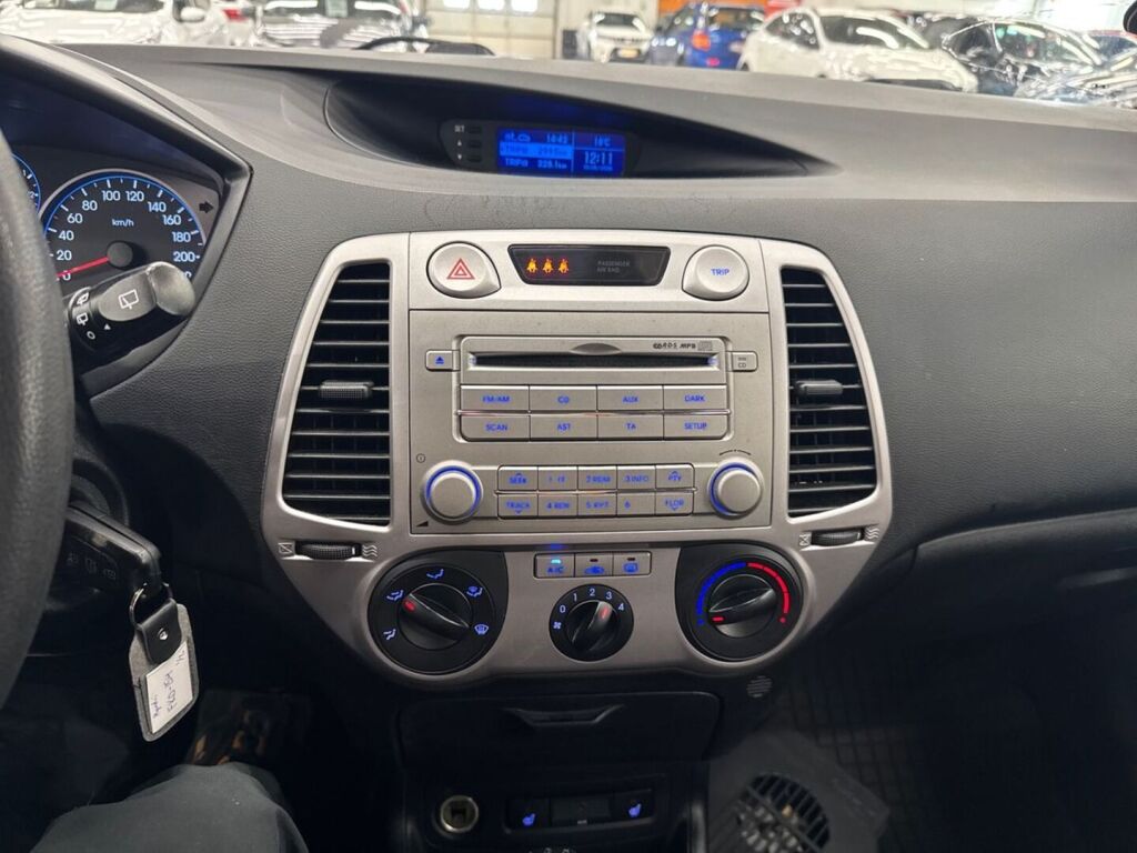 Hyundai i20 2011 Punainen