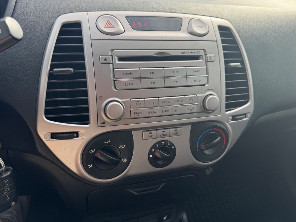Hyundai i20 2011 Punainen
