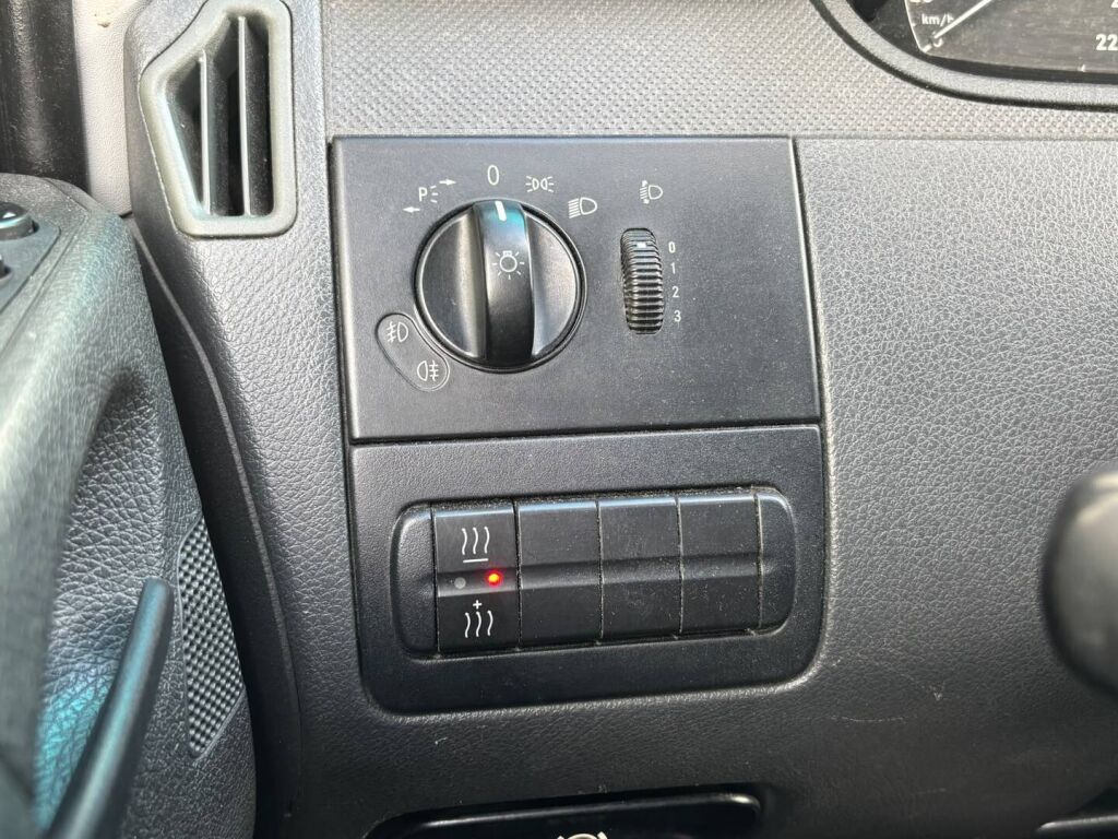 Mercedes-Benz Vito 2012 Ruskea (beige)