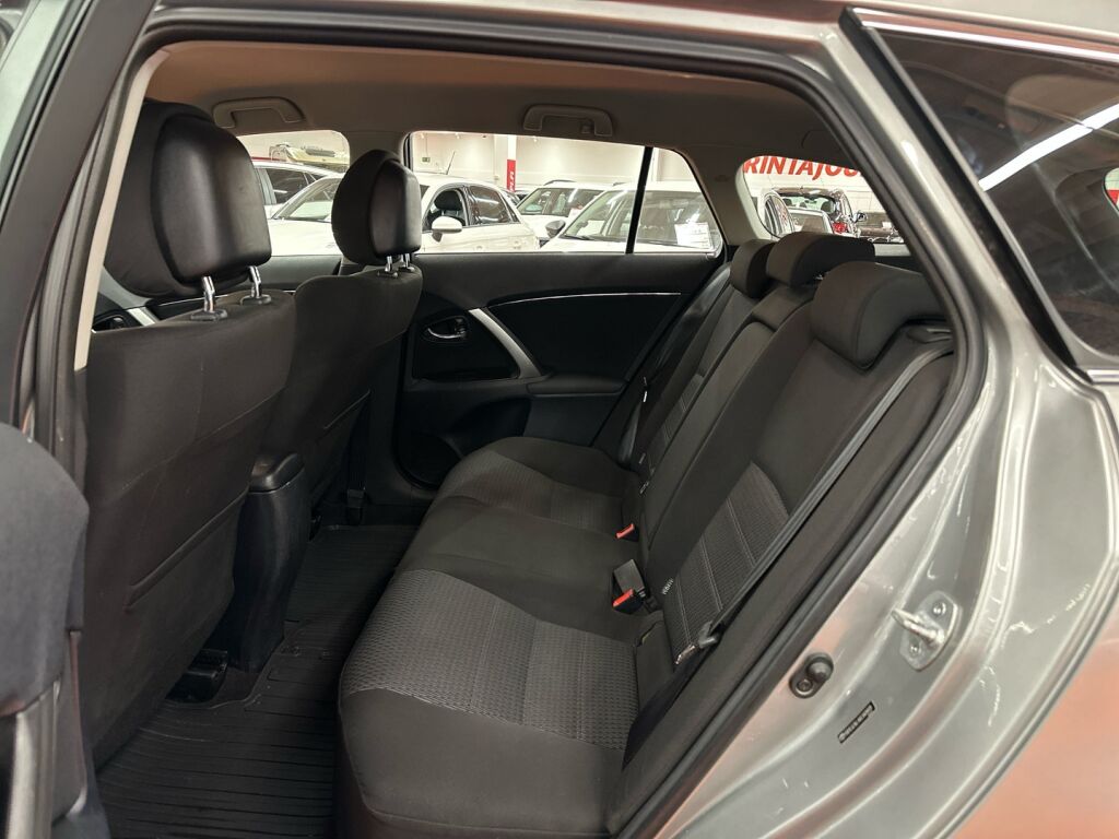 Toyota Avensis 2012 Harmaa