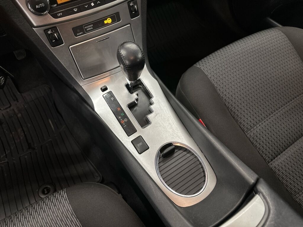 Toyota Avensis 2012 Harmaa