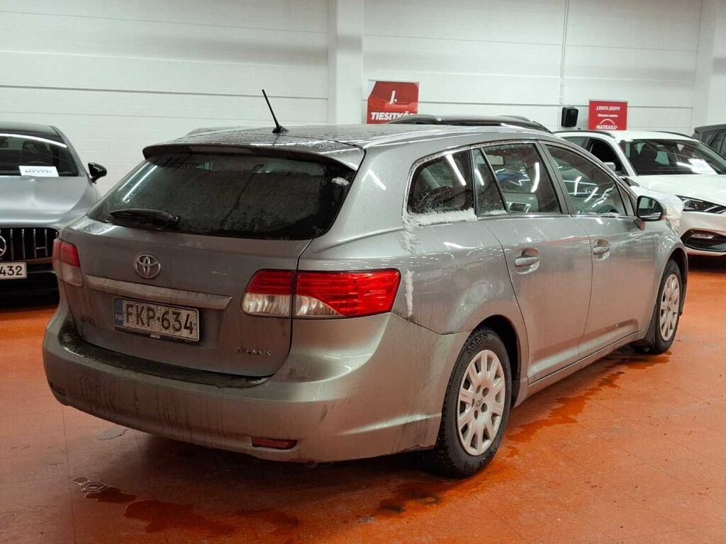 Toyota Avensis 2012 Harmaa