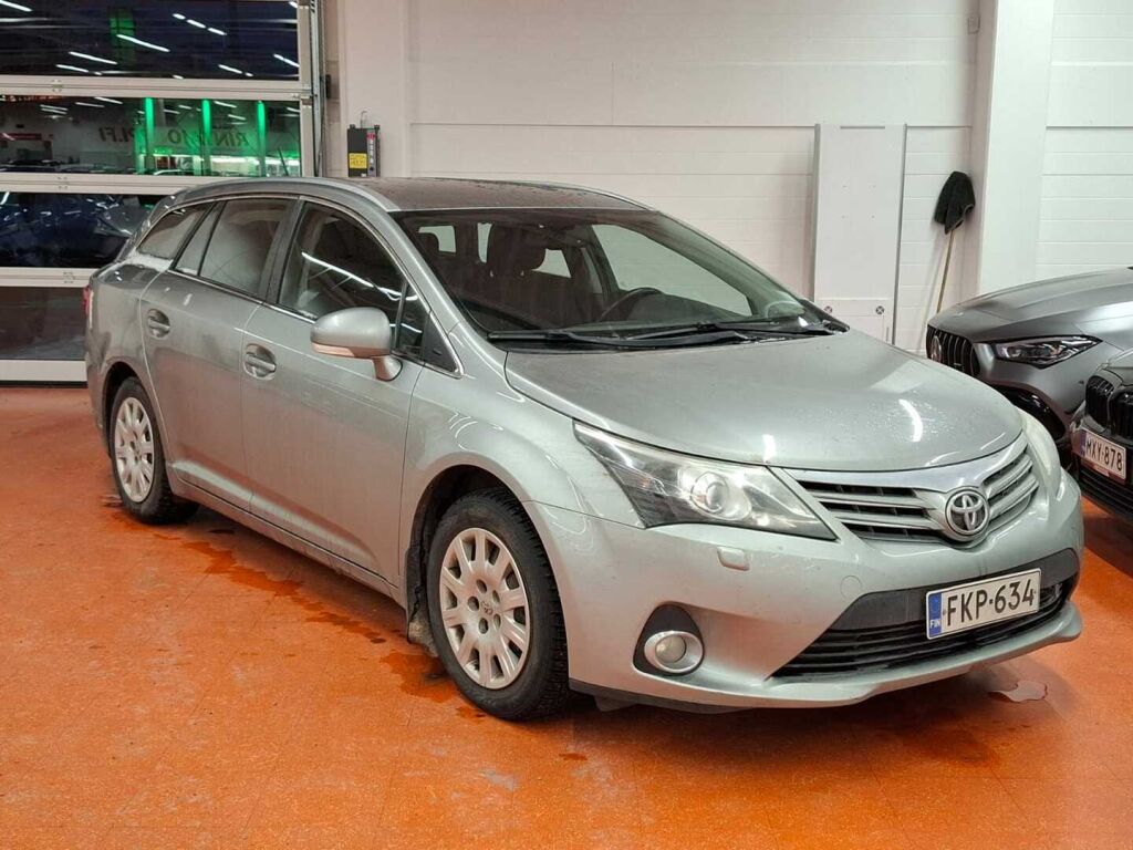 Toyota Avensis 2012 Harmaa