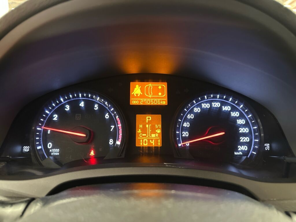 Toyota Avensis 2012 Harmaa