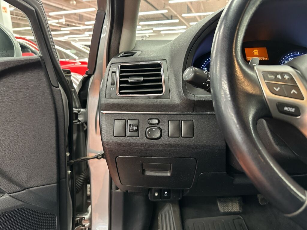 Toyota Avensis 2012 Harmaa