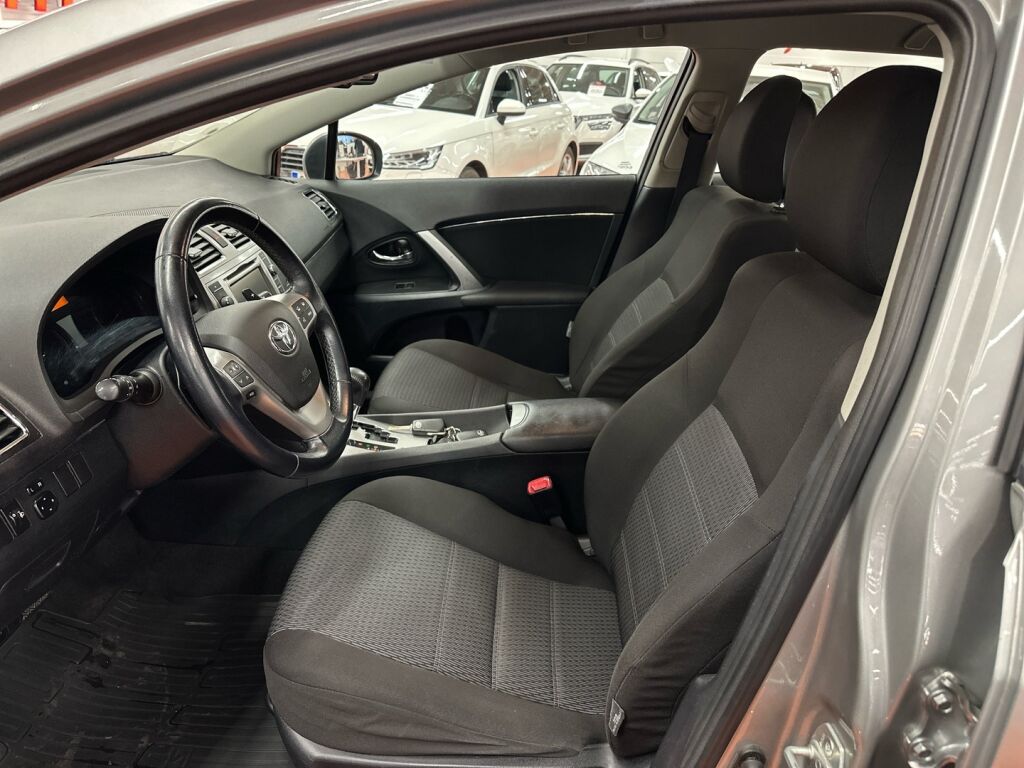 Toyota Avensis 2012 Harmaa