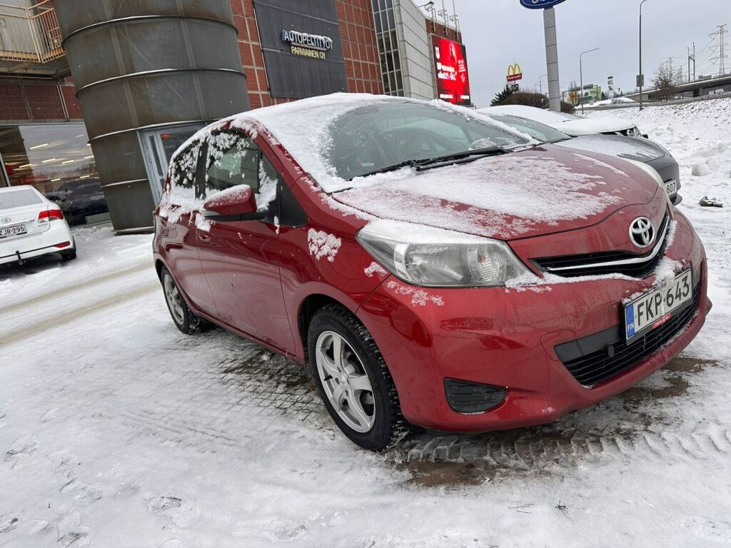 Toyota Yaris 2012 Punainen