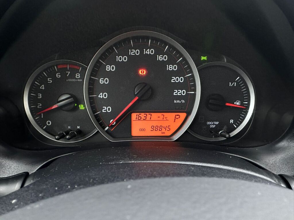 Toyota Yaris 2012 Punainen