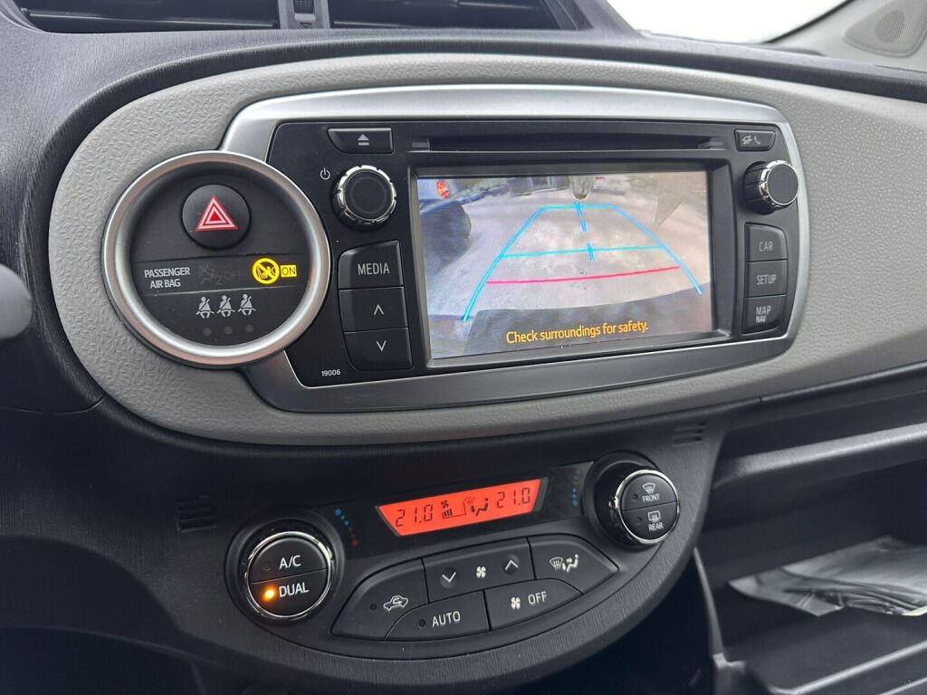 Toyota Yaris 2012 Punainen