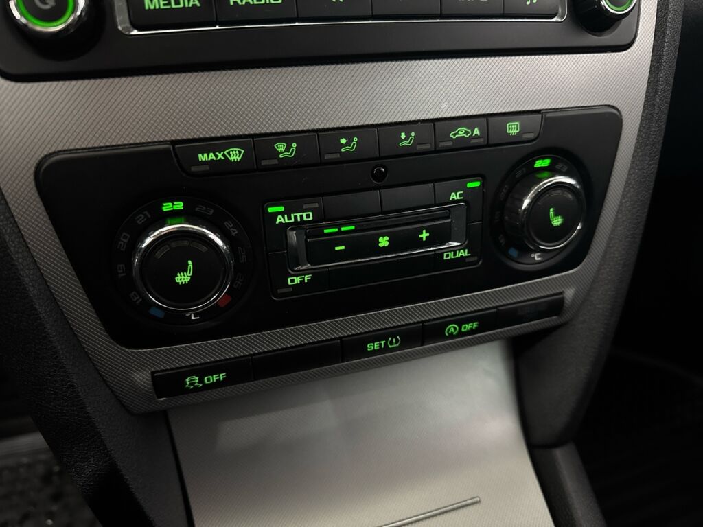 Skoda Octavia 2012 Ruskea (beige)