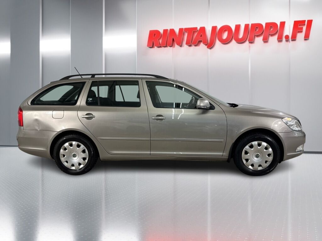 Skoda Octavia 2012 Ruskea (beige)