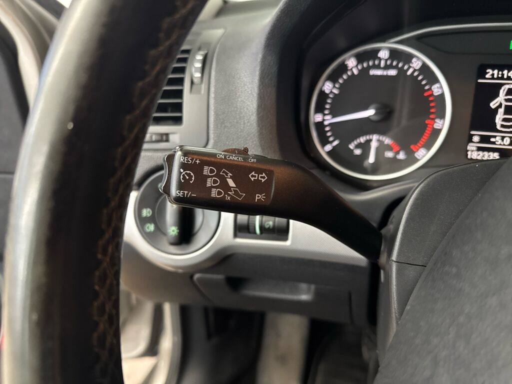 Skoda Octavia 2012 Ruskea (beige)