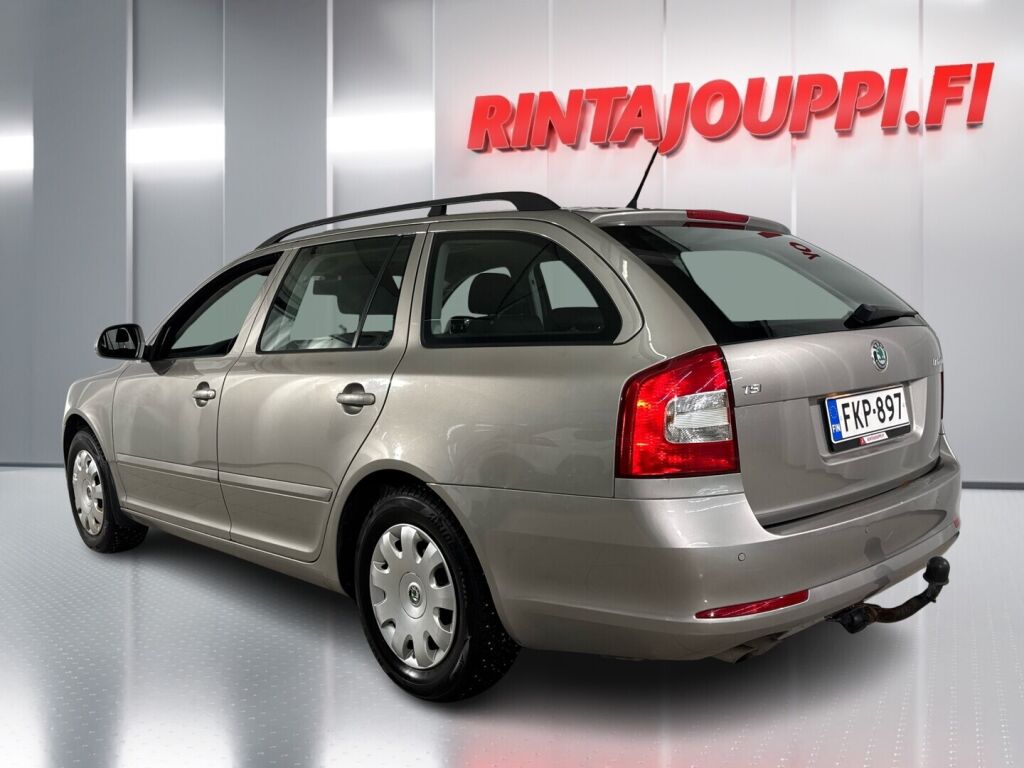 Skoda Octavia 2012 Ruskea (beige)