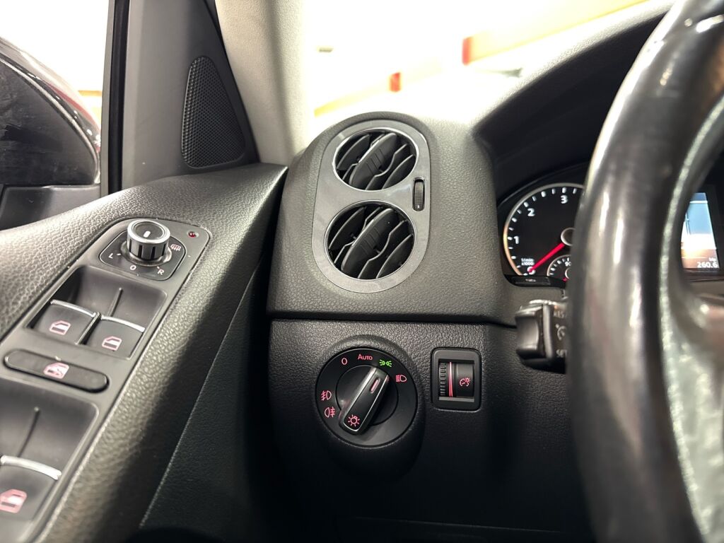 Volkswagen Tiguan 2012 Musta