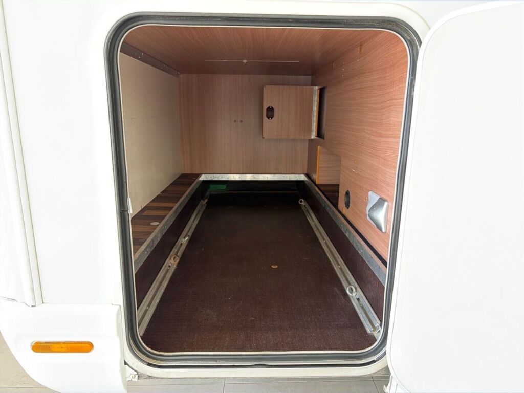 Knaus SKY TI 2012 Sininen