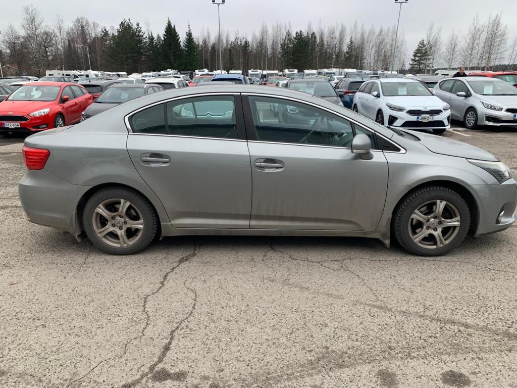 Toyota Avensis 2012 Harmaa