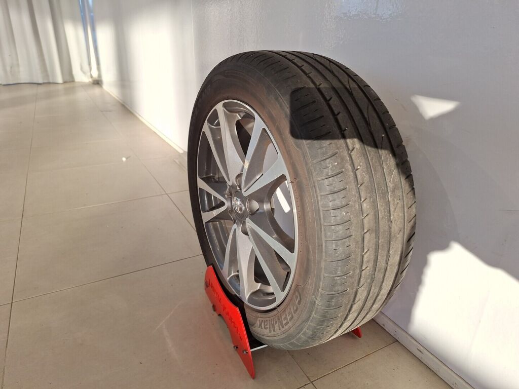 Toyota Avensis 2012 Harmaa