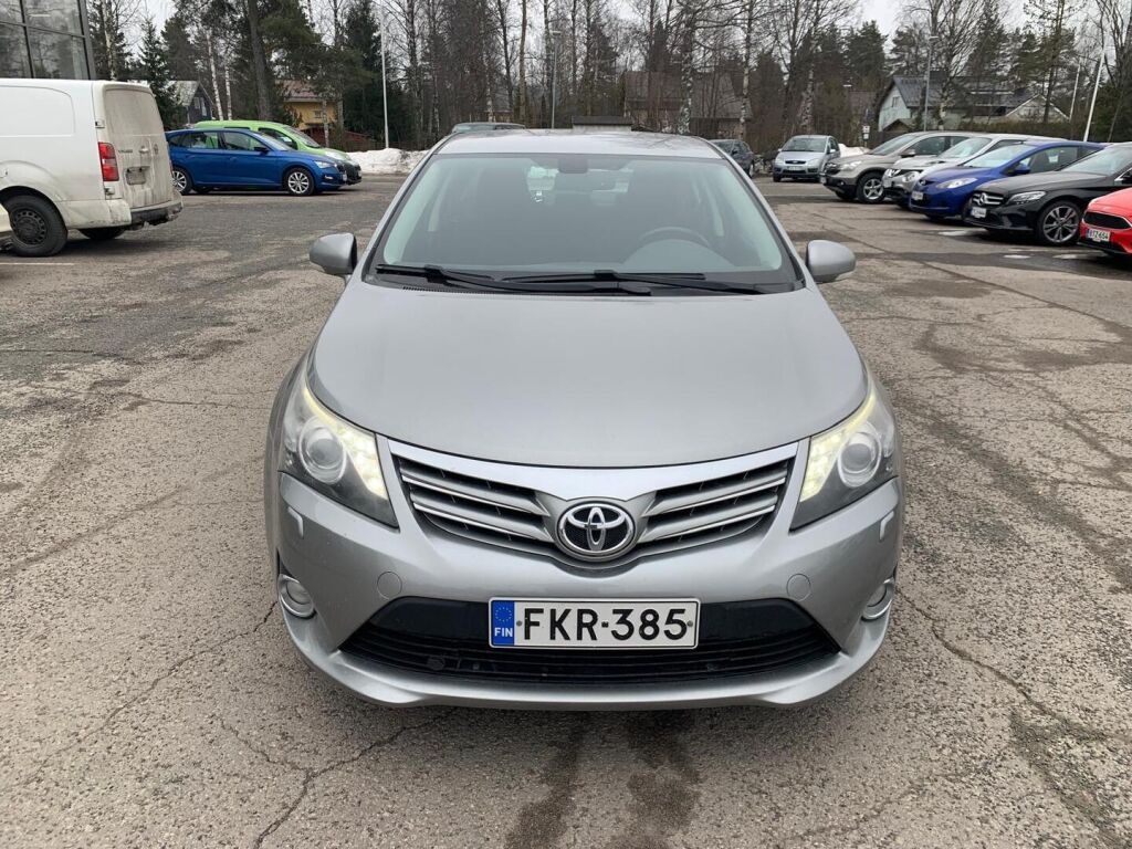 Toyota Avensis 2012 Harmaa