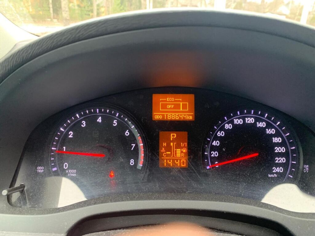 Toyota Avensis 2012 Harmaa