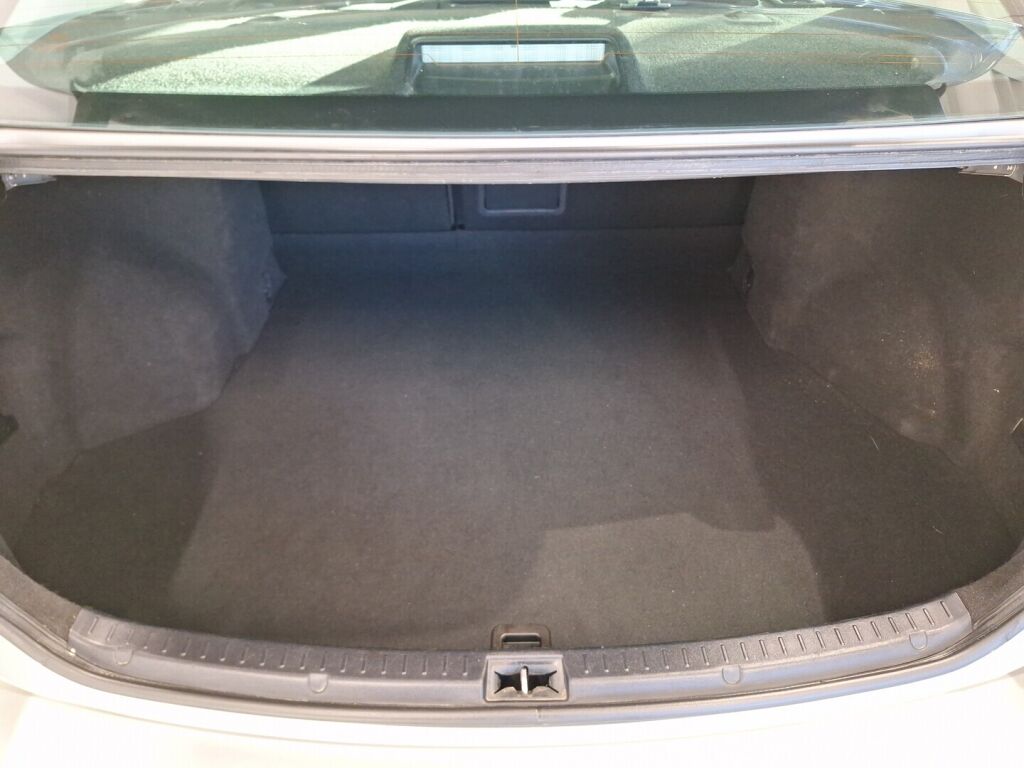 Toyota Avensis 2012 Harmaa