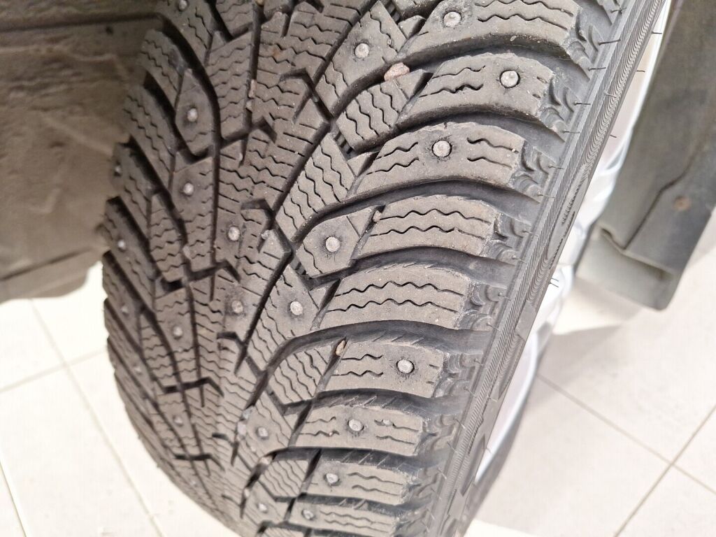 Toyota Avensis 2012 Harmaa