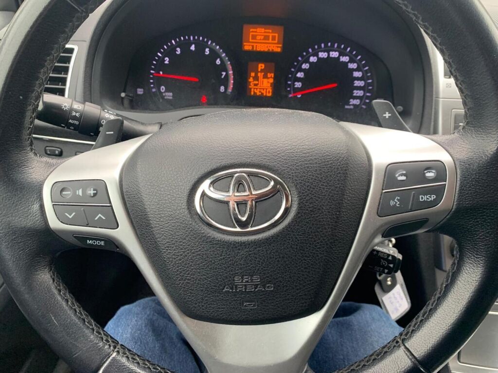 Toyota Avensis 2012 Harmaa