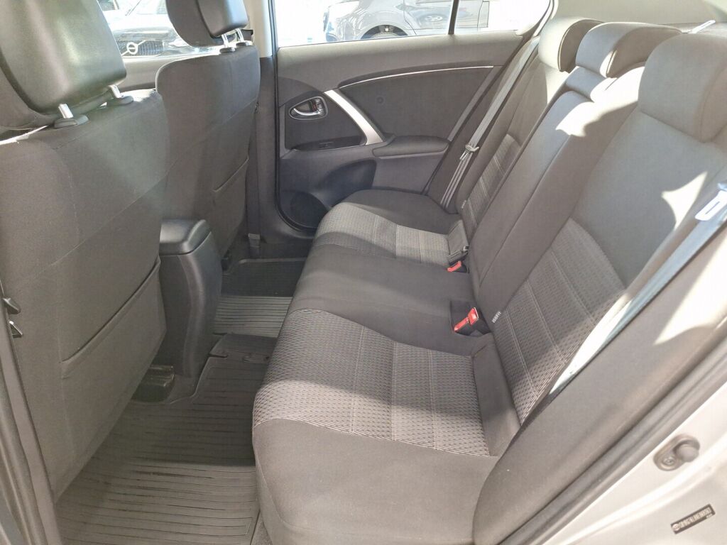 Toyota Avensis 2012 Harmaa