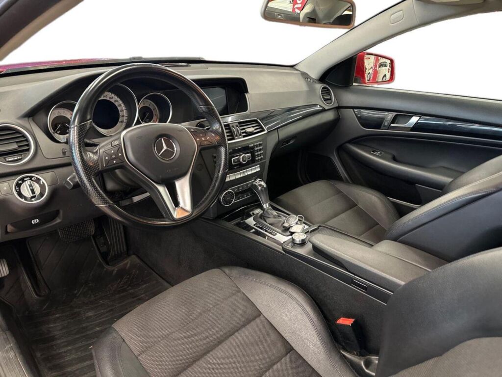 Mercedes-Benz C 2012 Punainen