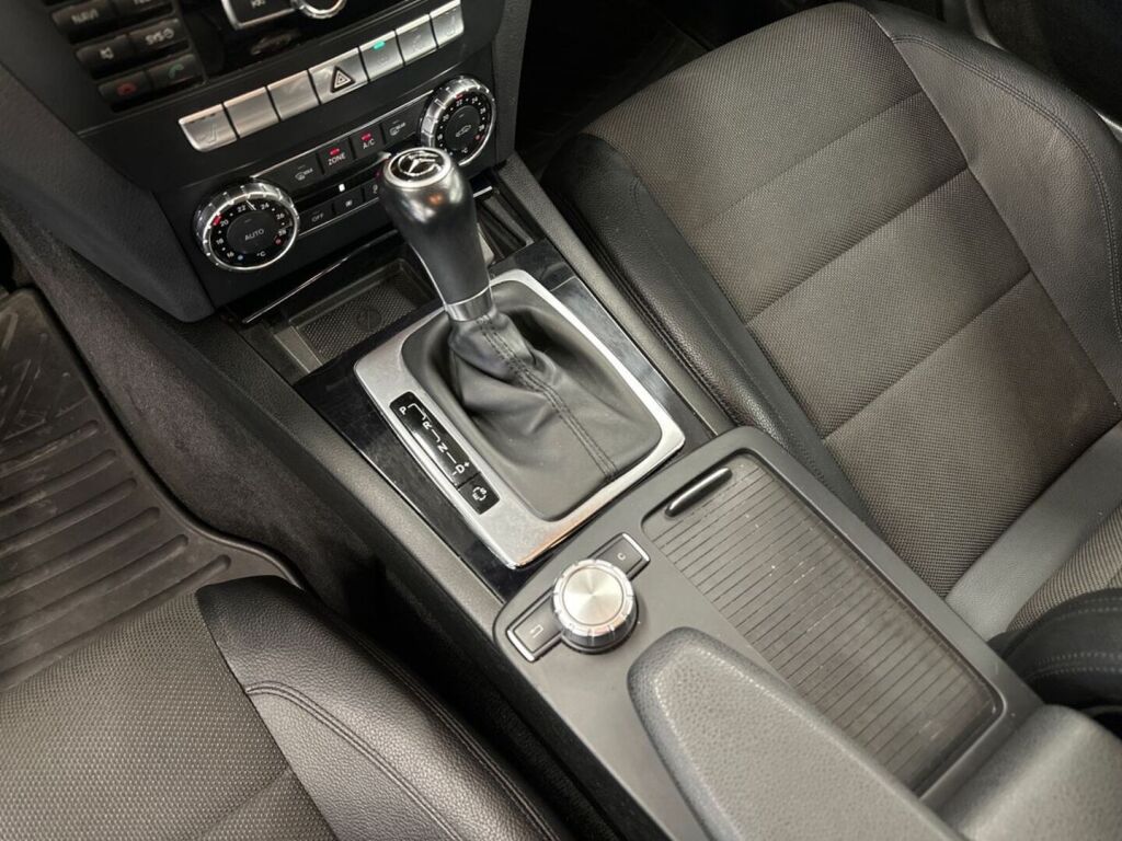 Mercedes-Benz C 2012 Punainen