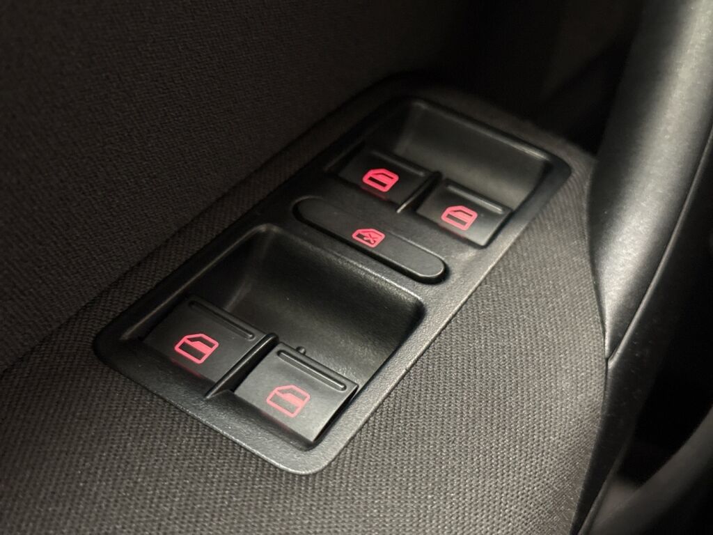 Volkswagen Polo 2012 Punainen