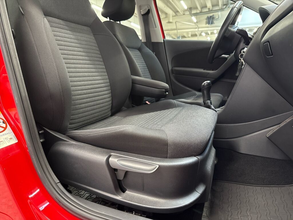 Volkswagen Polo 2012 Punainen