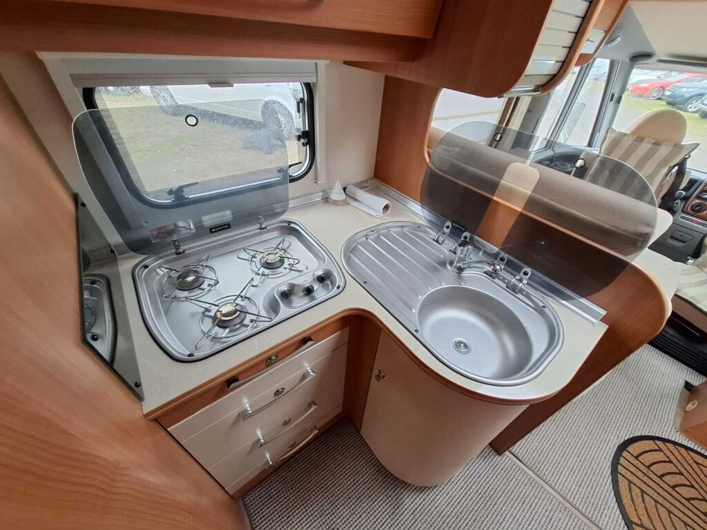 Bürstner Aviano I707 2012 Ruskea (beige)