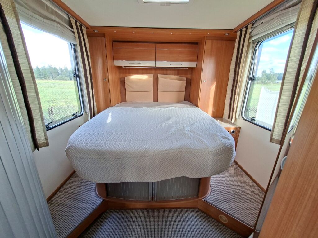Bürstner Aviano I707 2012 Ruskea (beige)