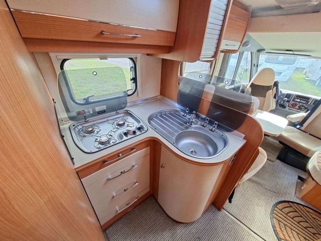 Bürstner Aviano I707 2012 Ruskea (beige)