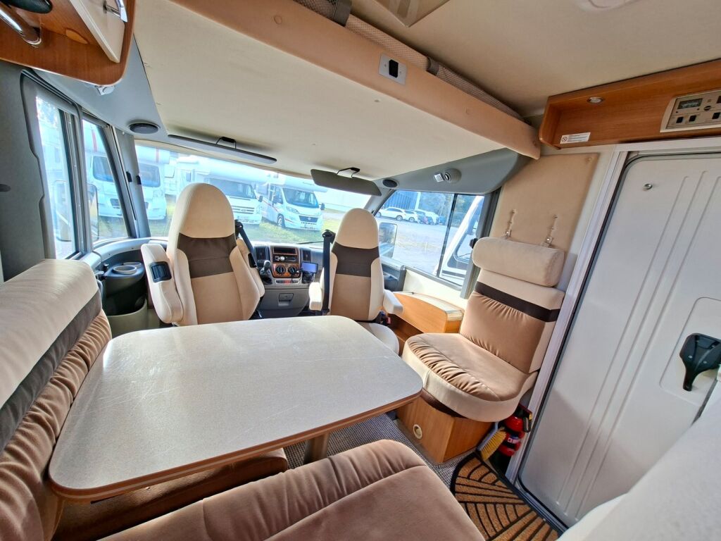 Bürstner Aviano I707 2012 Ruskea (beige)