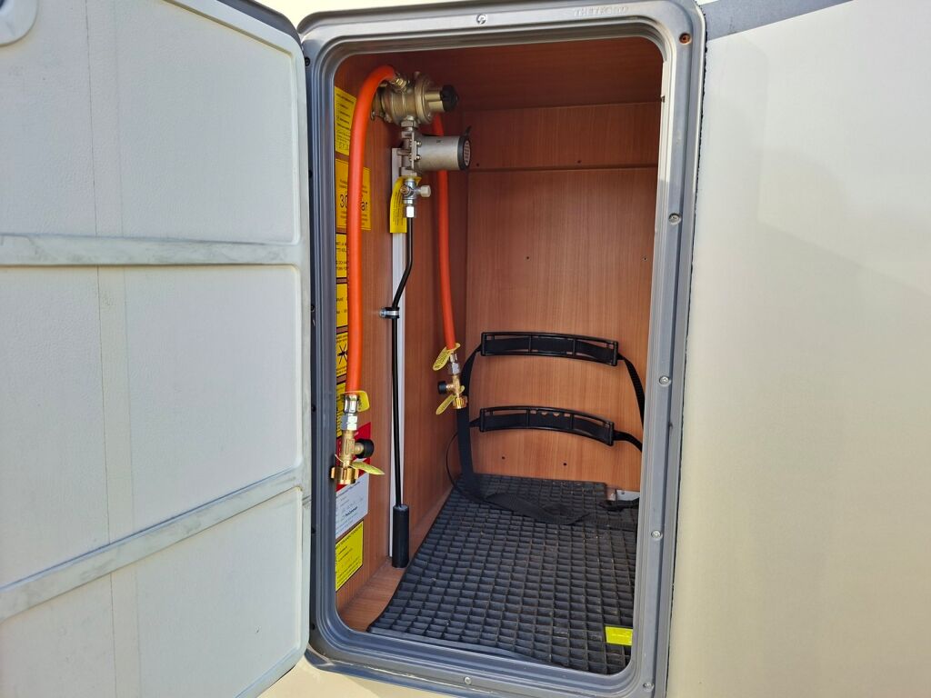 Bürstner Aviano I707 2012 Ruskea (beige)