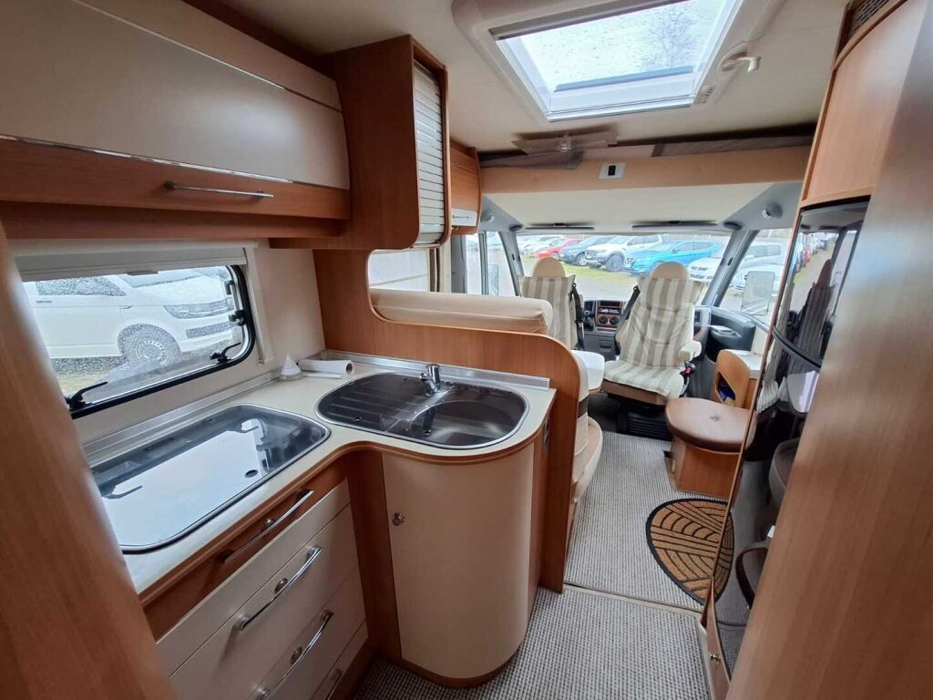 Bürstner Aviano I707 2012 Ruskea (beige)