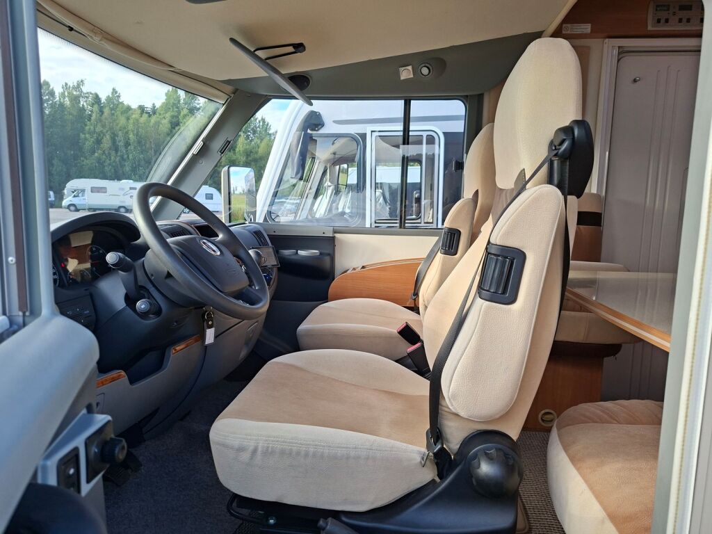 Bürstner Aviano I707 2012 Ruskea (beige)