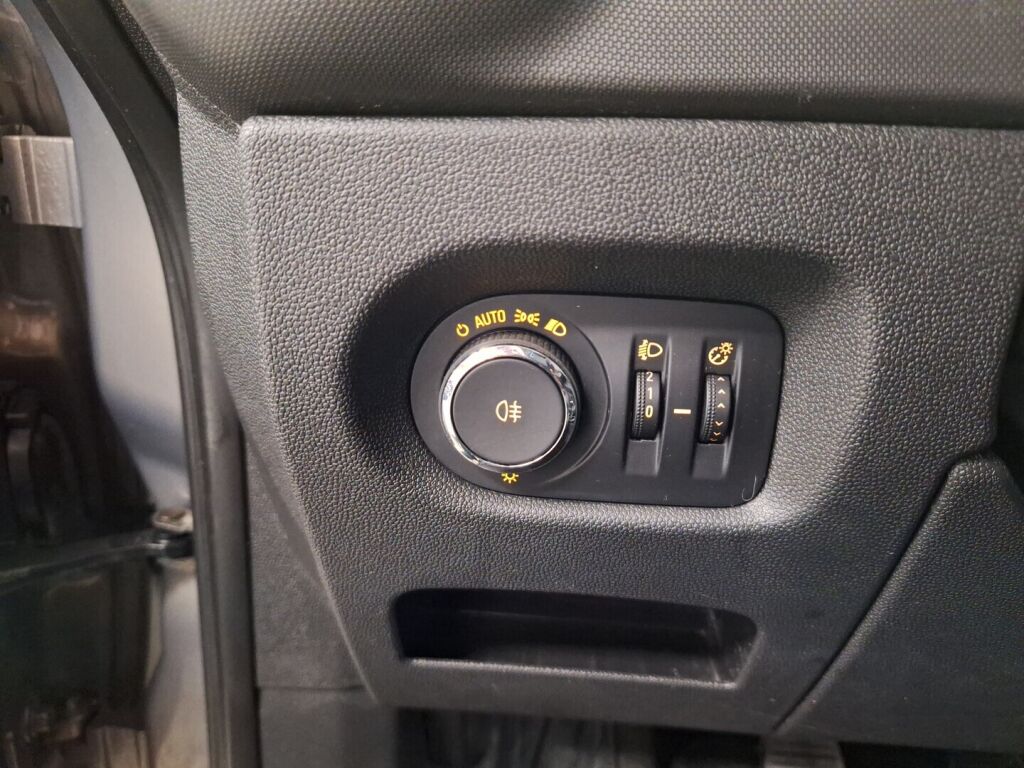 Opel Corsa 2012 Ruskea (beige)