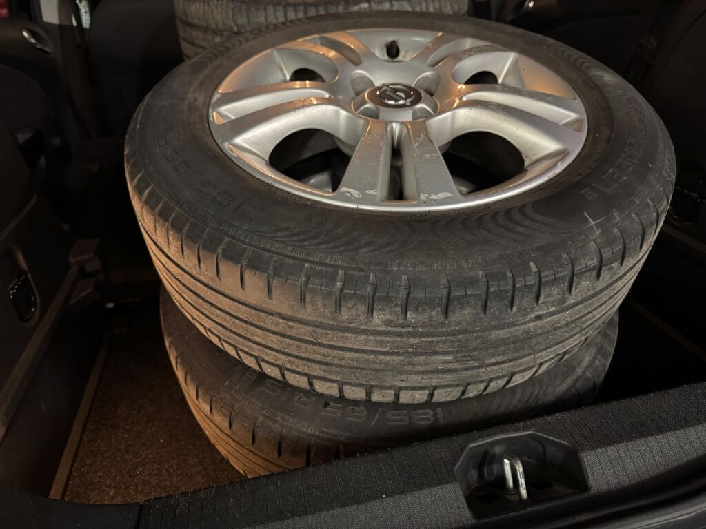 Opel Corsa 2012 Musta