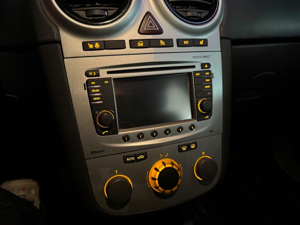 Opel Corsa 2012 Musta