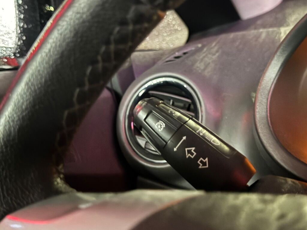 Opel Corsa 2012 Musta