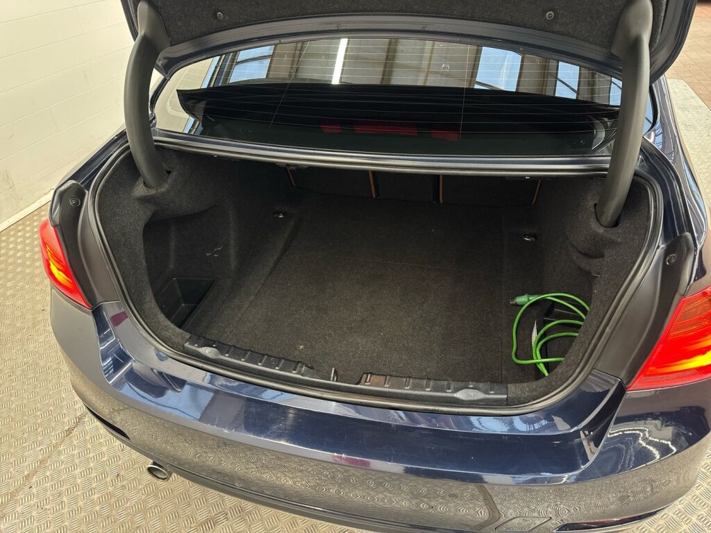 BMW 320 2013 Sininen